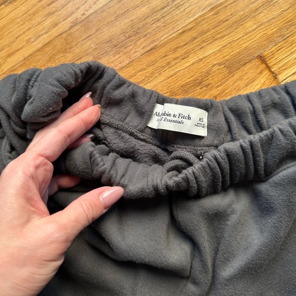 ABERCROMBIE CARGO JOGGER SWEATPANTS - Picture 2 of 3